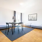 Tolstov - 1 , 3 And 4 - 20 Min Messe Dus & Airport Dus Appartamento