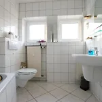 Tolstov - 1 , 3 And 4 - 20 Min Messe Dus & Airport Dus Apartment