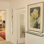 Tolstov - 1 , 3 And 4 - 20 Min Messe Dus & Airport Dus Apartment