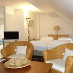 Tolstov - 1 , 3 And 4 - 20 Min Messe Dus & Airport Dus * Meerbusch