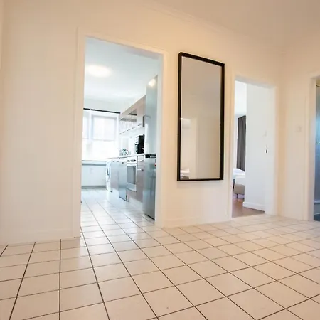 Apartment Raj Living - 1 , 3 And 4 - 20 Min Messe Dus & Airport Dus *