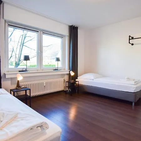 Tolstov - 1 , 3 And 4 - 20 Min Messe Dus & Airport Dus Apartament *