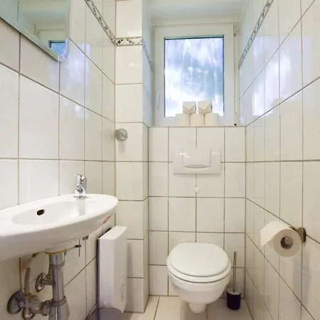 Tolstov - 1 , 3 And 4 - 20 Min Messe Dus & Airport Dus Meerbusch