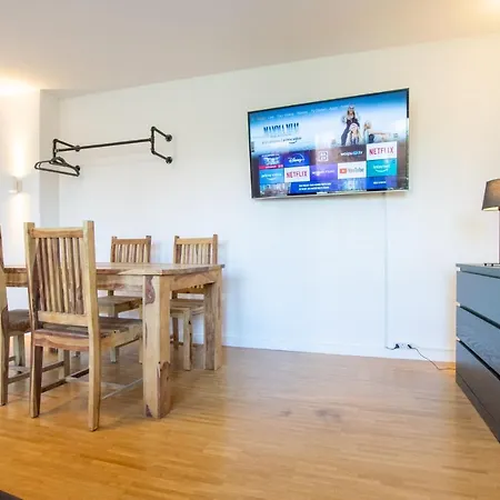 Apartment Raj Living - 1 , 3 And 4 - 20 Min Messe Dus & Airport Dus