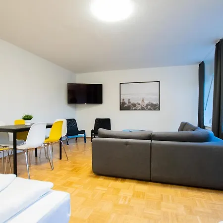 Tolstov - 1 , 3&4 - 20 Min Messe Dus&airport Dus Appartement