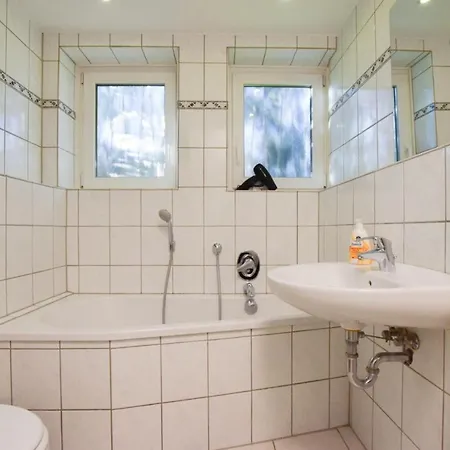 Tolstov - 1 , 3 And 4 - 20 Min Messe Dus & Airport Dus Lägenhet Meerbusch