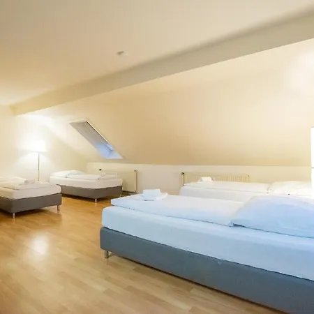 Apartment Raj Living - 1 , 3 And 4 - 20 Min Messe Dus & Airport Dus