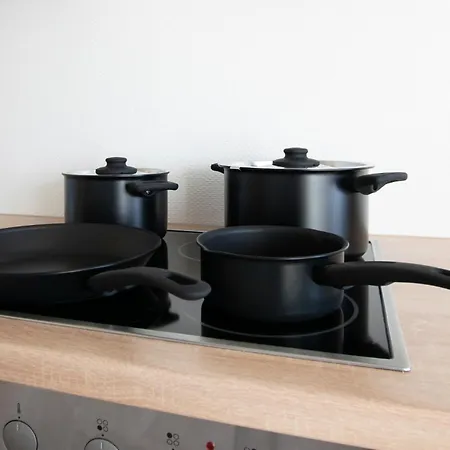 Tolstov - 1 , 3 And 4 - 20 Min Messe Dus & Airport Dus Meerbusch