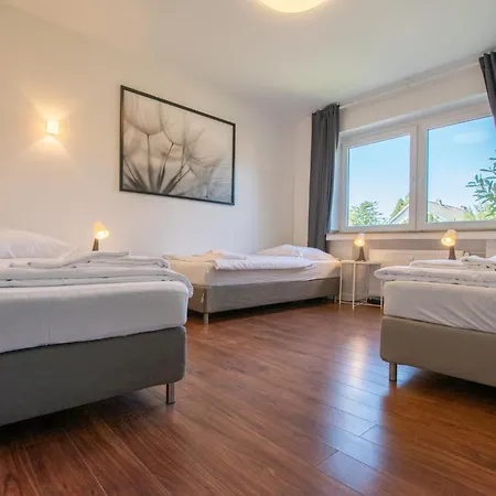 Apartment Raj Living - 1 , 3 And 4 - 20 Min Messe Dus & Airport Dus *