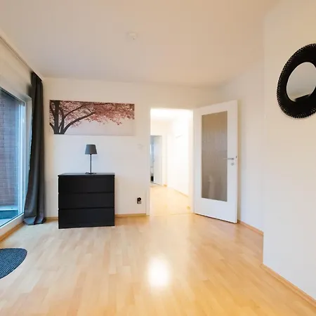 Apartment Raj Living - 1 , 3 And 4 - 20 Min Messe Dus & Airport Dus