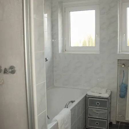 Tolstov - 1 , 3 And 4 - 20 Min Messe Dus & Airport Dus Apartament