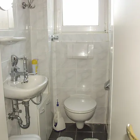 Tolstov - 1 , 3 And 4 - 20 Min Messe Dus & Airport Dus Lägenhet Meerbusch