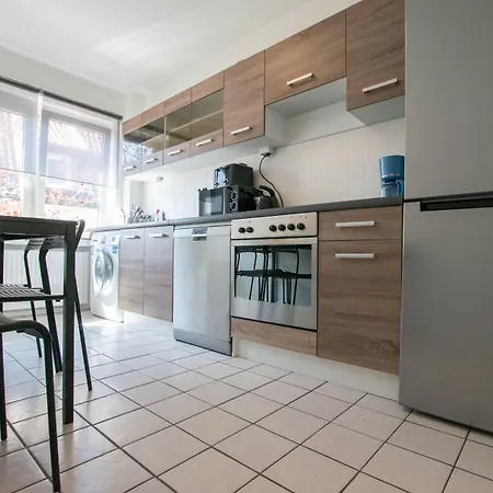 Tolstov - 1 , 3 And 4 - 20 Min Messe Dus & Airport Dus *