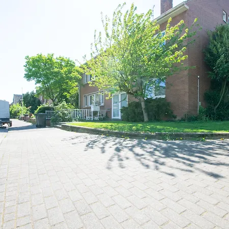 Tolstov - 1 , 3 And 4 - 20 Min Messe Dus & Airport Dus * Meerbusch