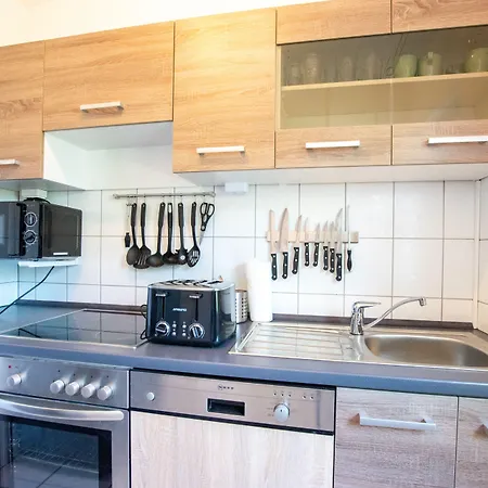 Tolstov - 1 , 3 And 4 - 20 Min Messe Dus & Airport Dus Meerbusch