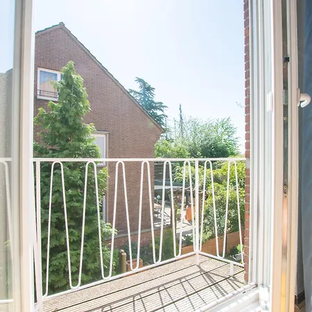 Tolstov - 1 , 3 And 4 - 20 Min Messe Dus & Airport Dus Apartament