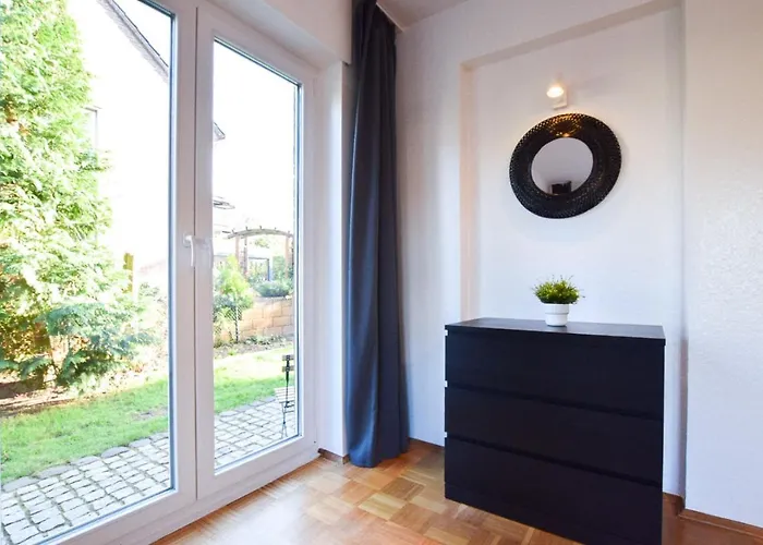 Tolstov - 1 , 3 And 4 - 20 Min Messe Dus & Airport Dus Meerbusch