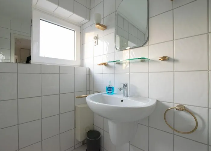 Tolstov - 1 , 3 And 4 - 20 Min Messe Dus & Airport Dus