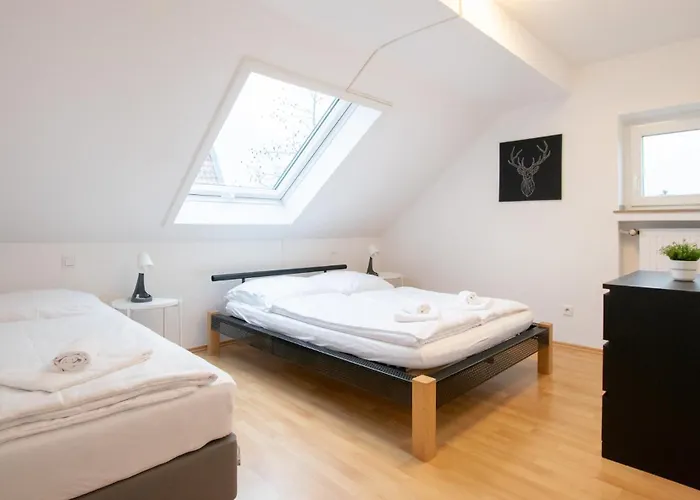 Tolstov - 1 , 3&4 - 20 Min Messe Dus&airport Dus * Meerbusch