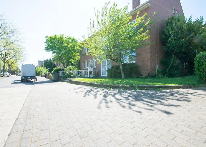 Tolstov - 1 , 3 And 4 - 20 Min Messe Dus & Airport Dus * Meerbusch