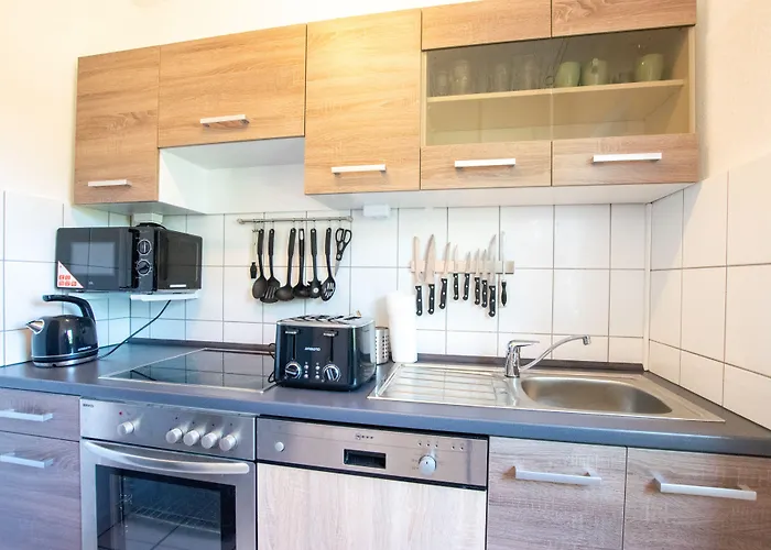 Tolstov - 1 , 3 And 4 - 20 Min Messe Dus & Airport Dus Meerbusch