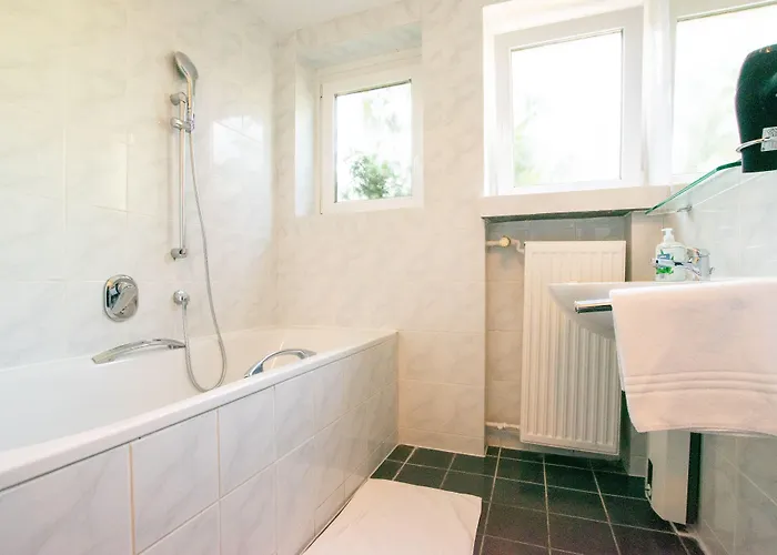 Tolstov - 1 , 3 And 4 - 20 Min Messe Dus & Airport Dus *